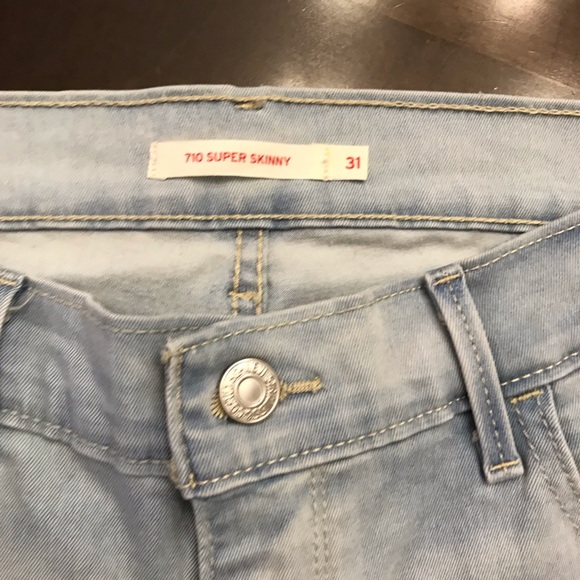 SOLD Levi 710 super skinny Jeans - Picture 3 of 10